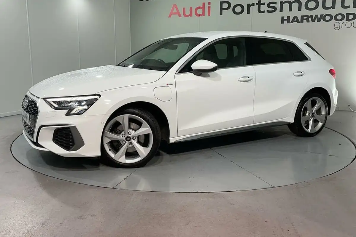 2022-audi-a3-14-40-tfsi-e-s-line-big-8