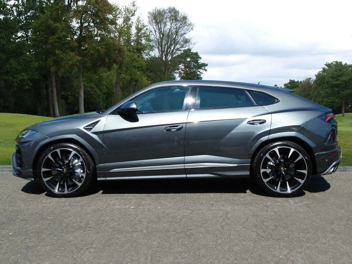 2019-lamborghini-urus-40-no-trim-big-1