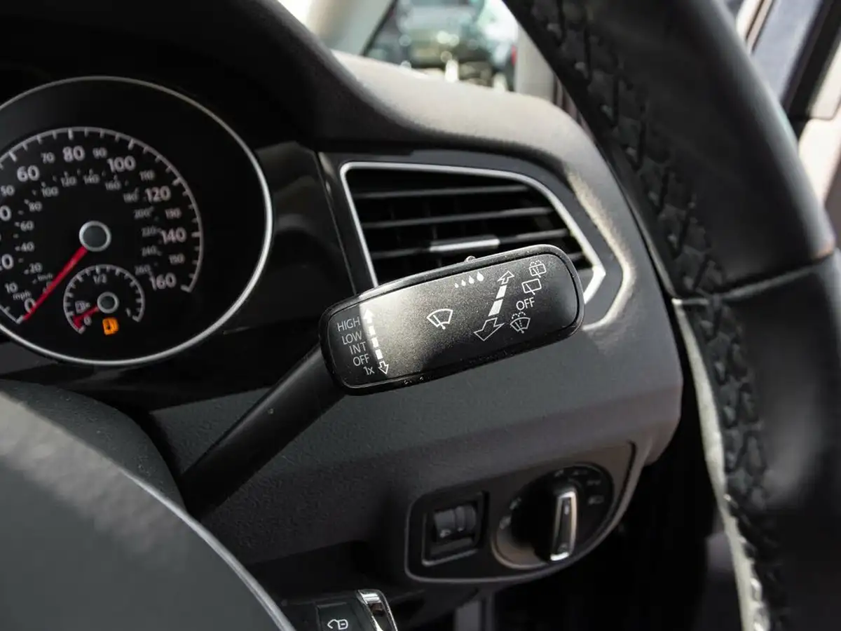 2014-volkswagen-golf-sv-20tdi-gt-big-17