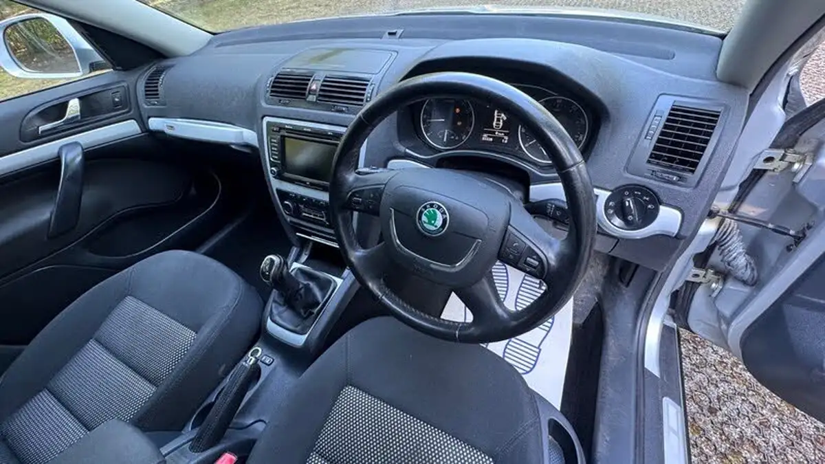 2011-skoda-octavia-20td-scout-cr-140bhp-big-16