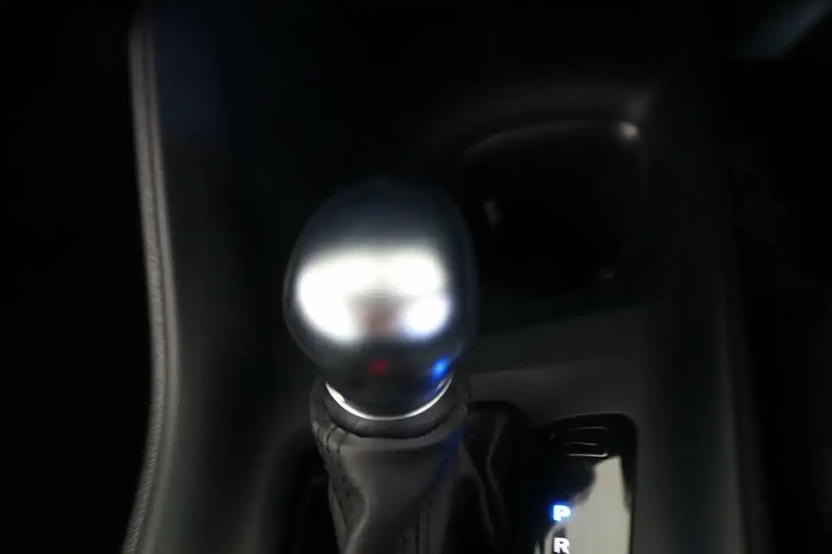 2021-toyota-c-hr-18-vvt-i-icon-big-9