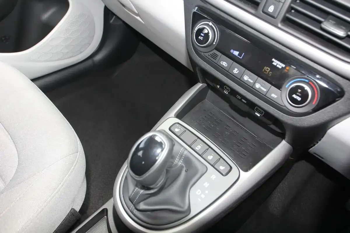 2024-hyundai-i10-10-premium-63ps-auto-big-22