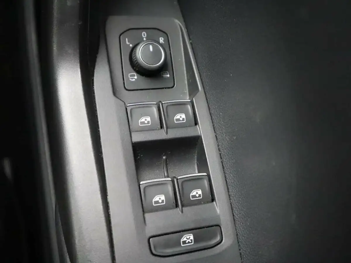 2021-volkswagen-t-cross-10-tsi-active-95ps-big-34