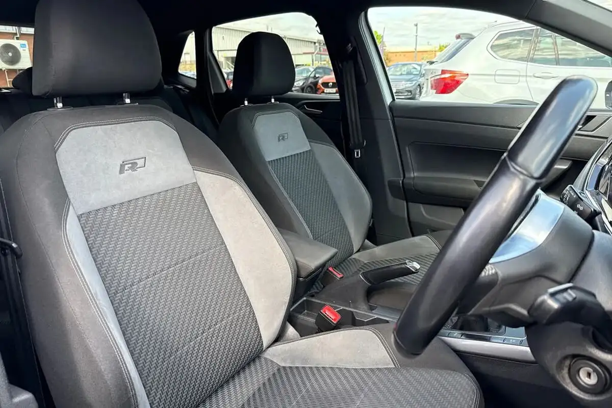 2018-volkswagen-polo-10-tsi-r-line-95ps-5d-big-23