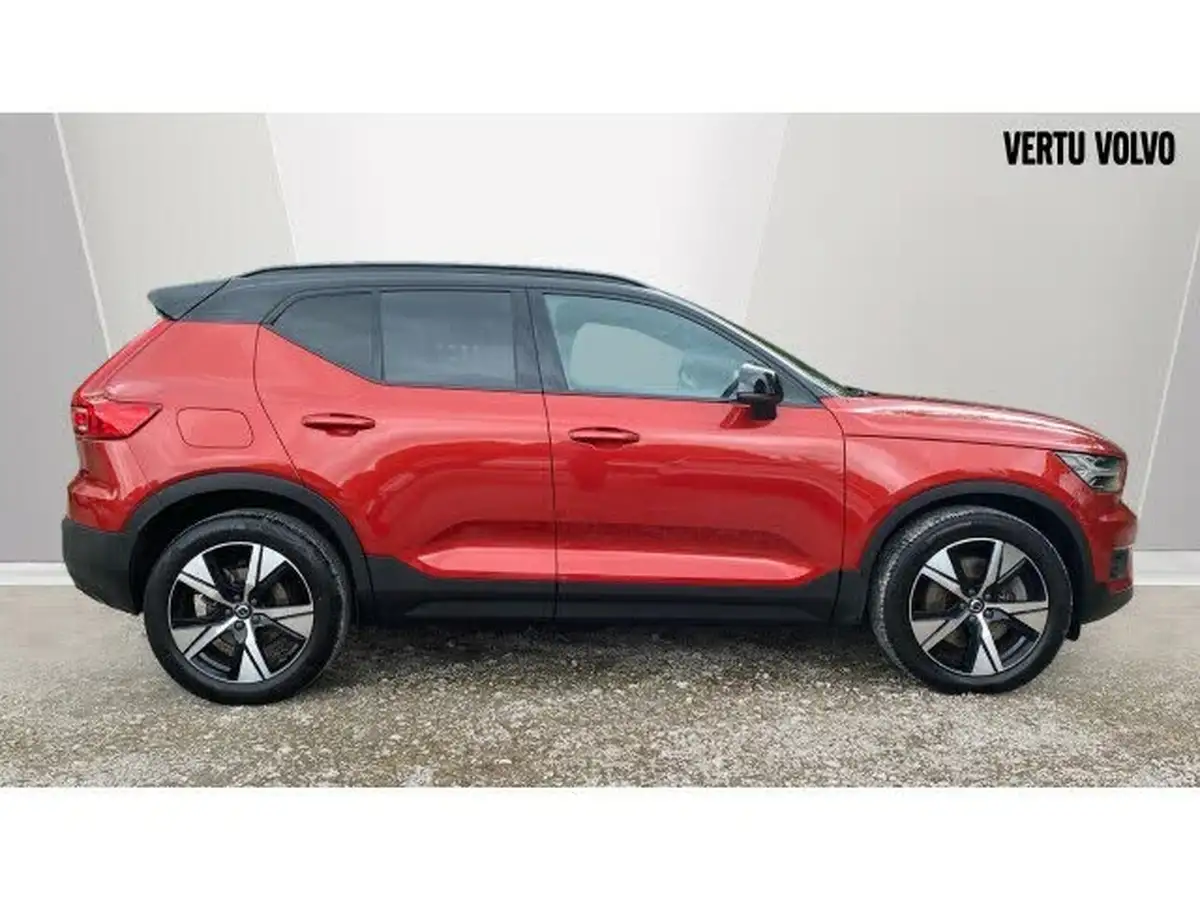 2022-volvo-xc40-15-t4-r-design-big-2