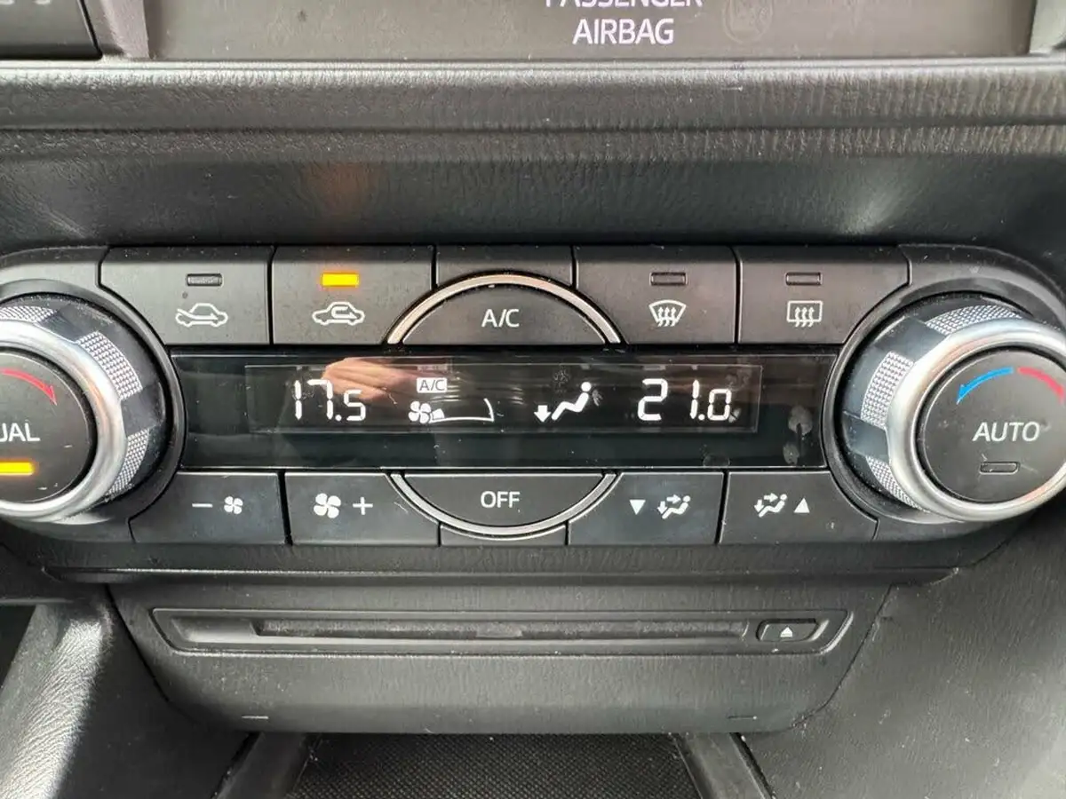2017-mazda-mazda3-15td-se-l-nav-hatchback-5d-big-42