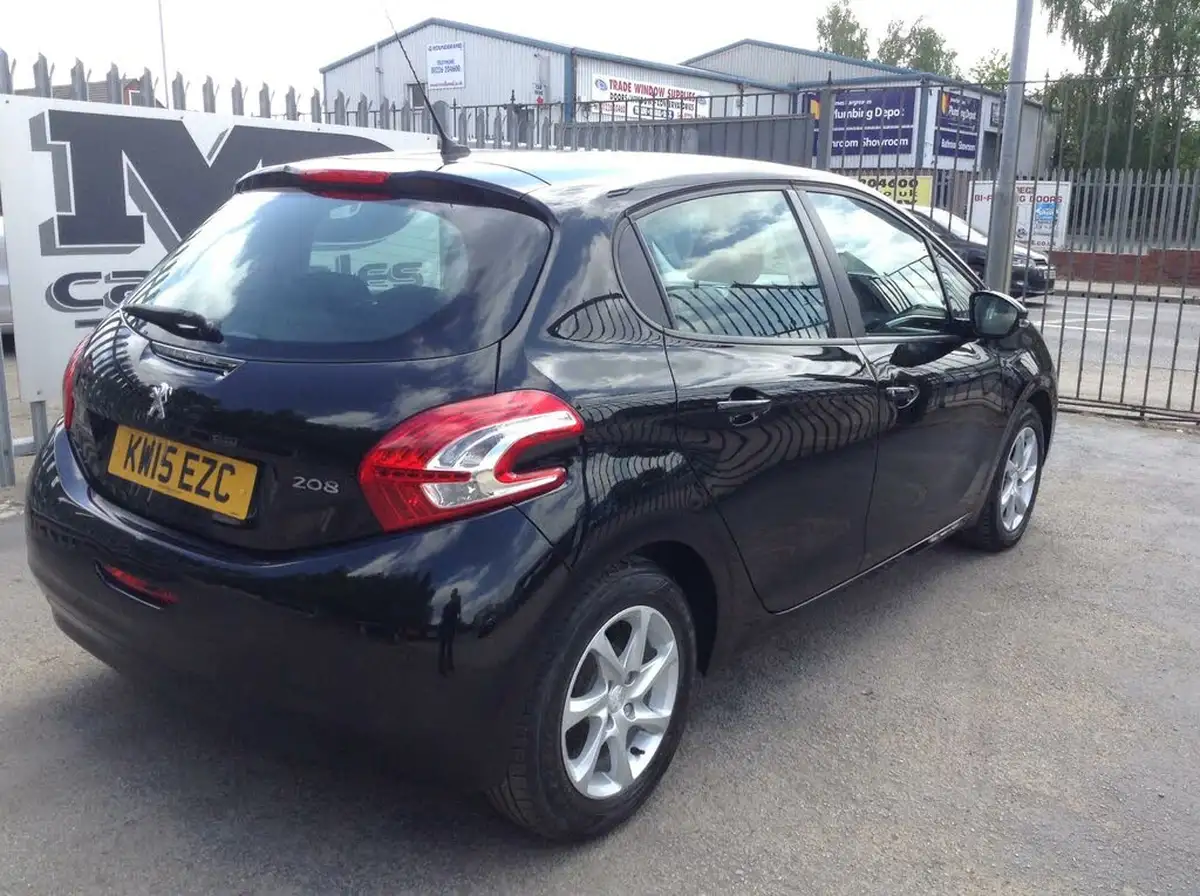 2015-peugeot-208-12-puretech-active-5d-big-6
