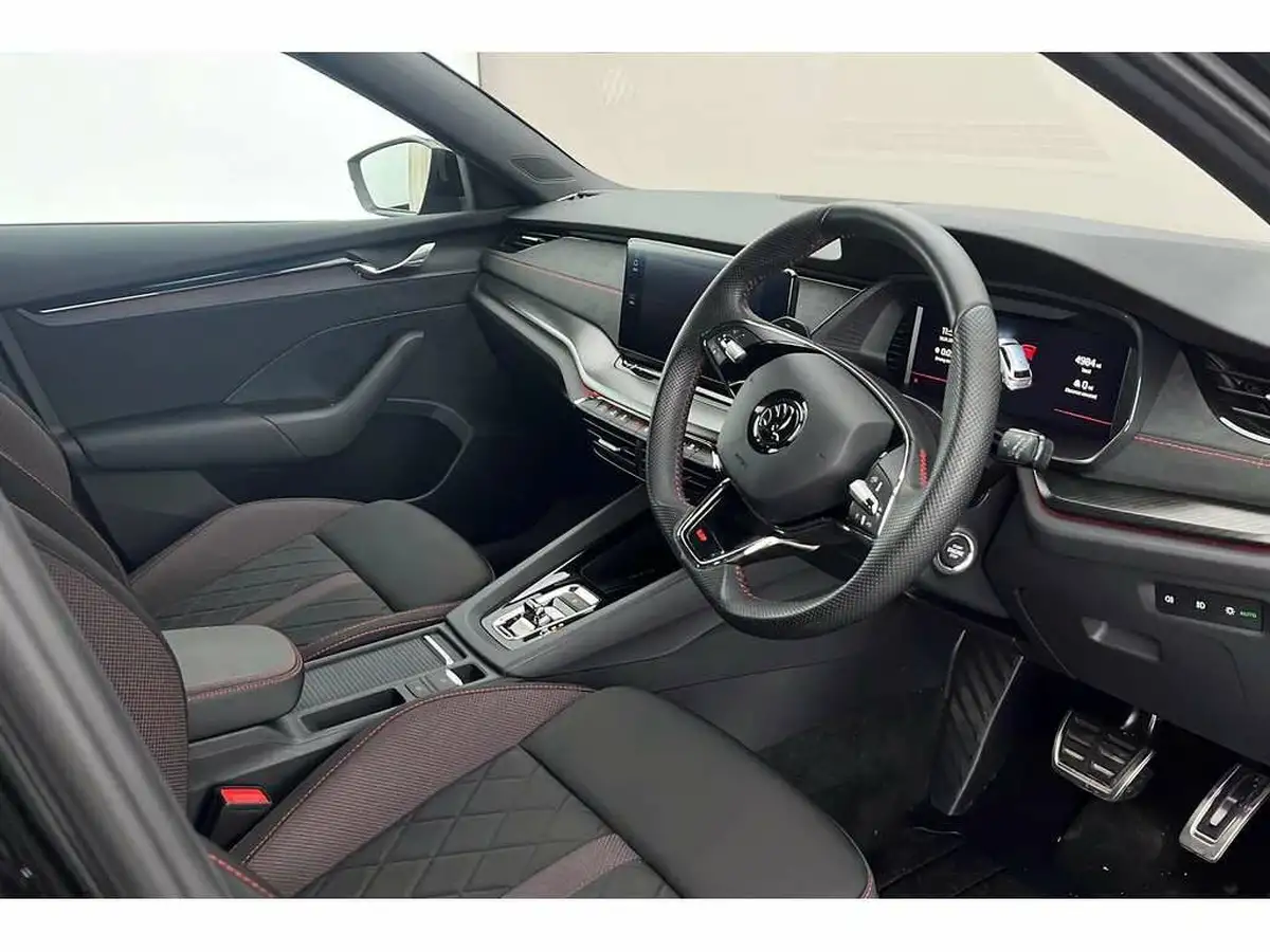2024-skoda-octavia-20tdi-vrs-estate-big-5