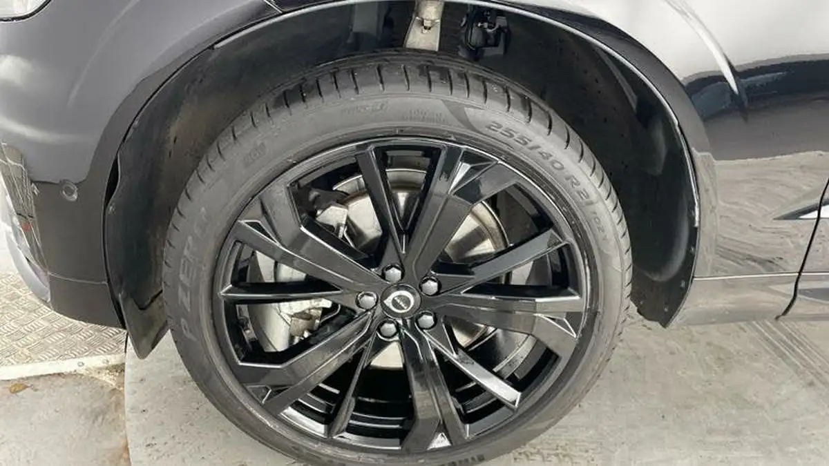 2024-volvo-xc60-20-b5-ultra-black-edition-big-34