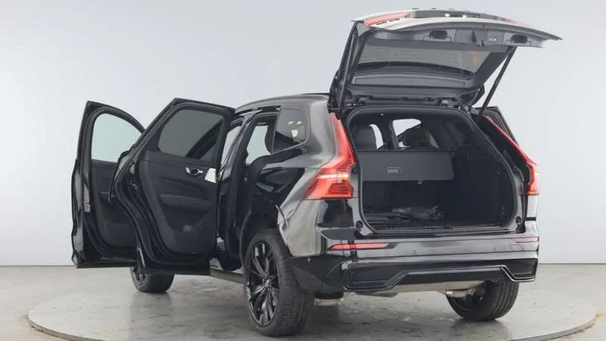 2024-volvo-xc60-20-b5-ultra-black-edition-big-10