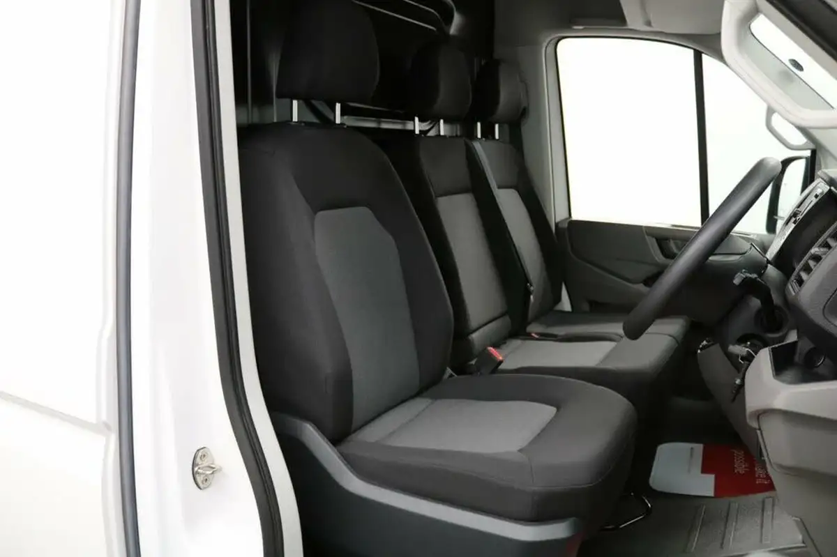 2024-volkswagen-crafter-big-23