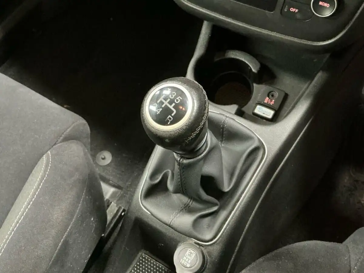 2013-fiat-punto-12-easy-no-ss-5d-big-16