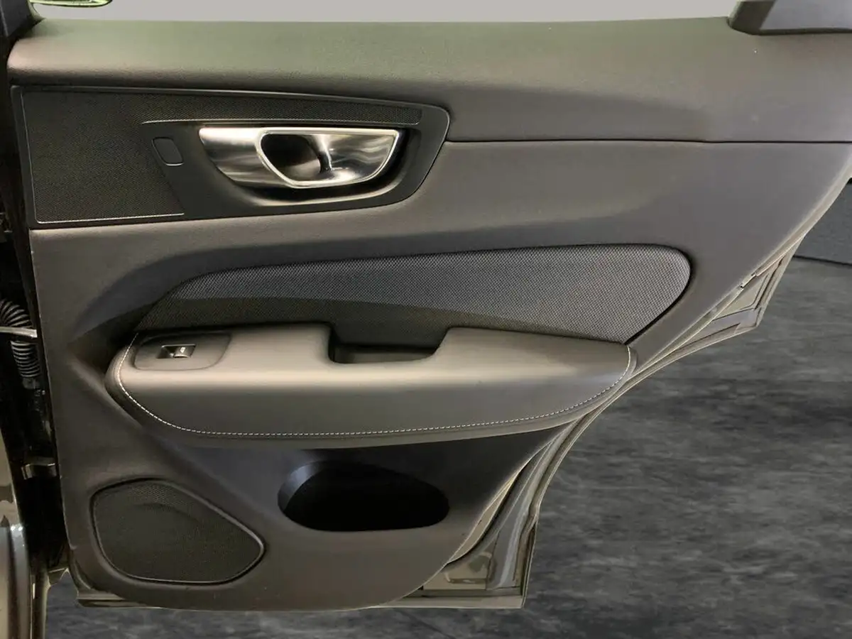 2020-volvo-xc60-20-t8-r-design-pro-big-42
