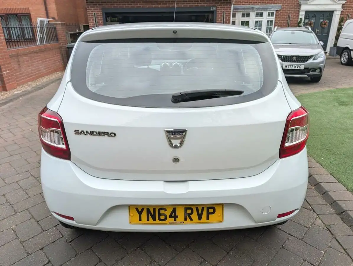 2014-dacia-sandero-12-ambiance-big-13
