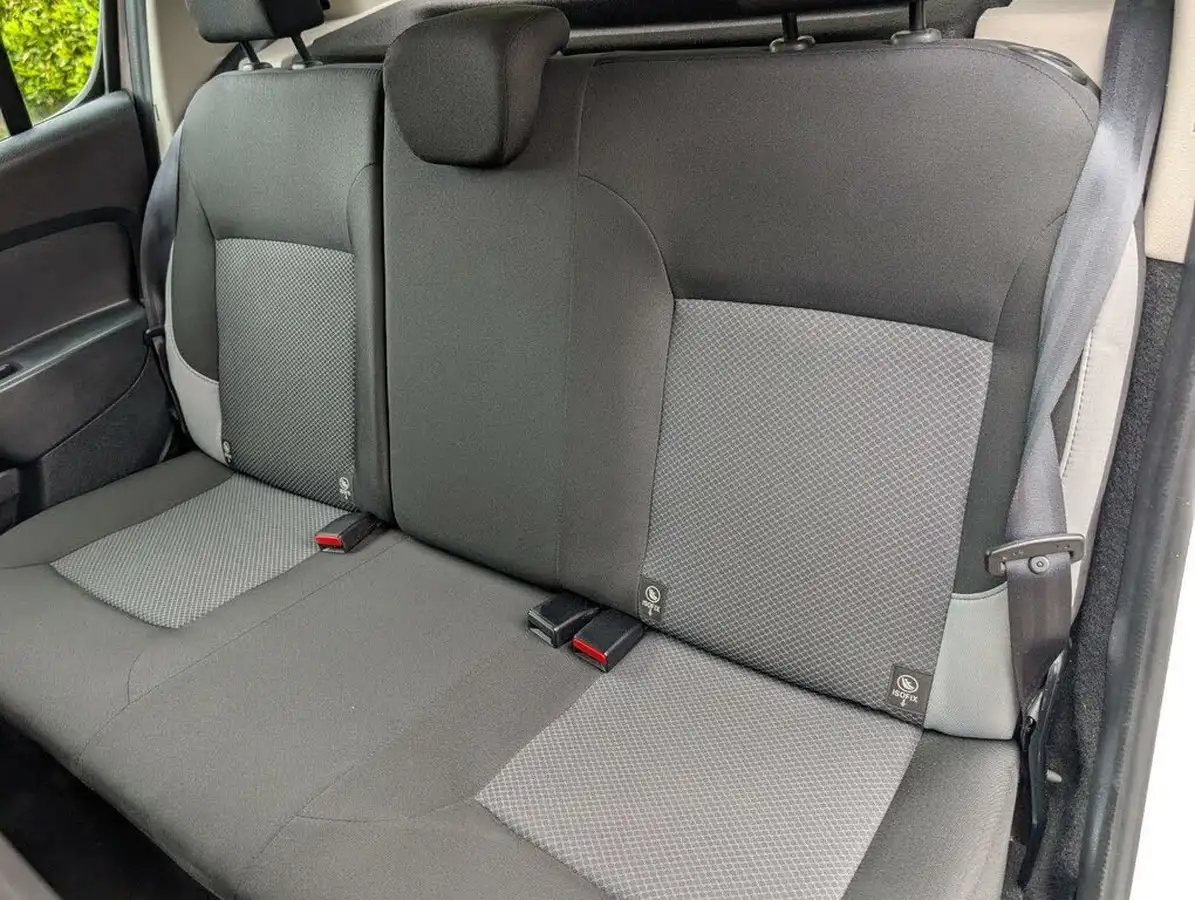 2014-dacia-sandero-12-ambiance-big-37