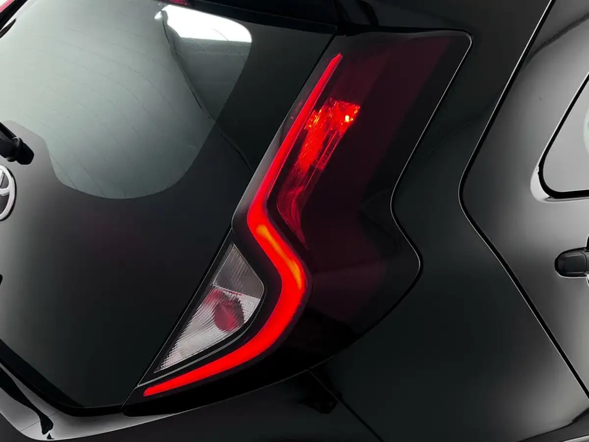 2023-toyota-aygo-x-10-vvt-i-pure-cvt-big-9