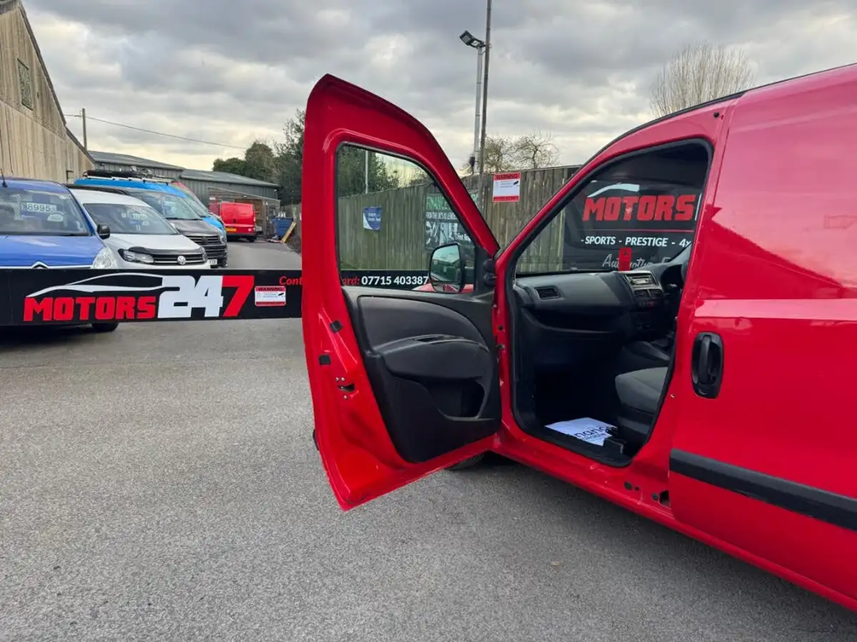 2013-fiat-doblo-cargo-13td-maxi-big-11
