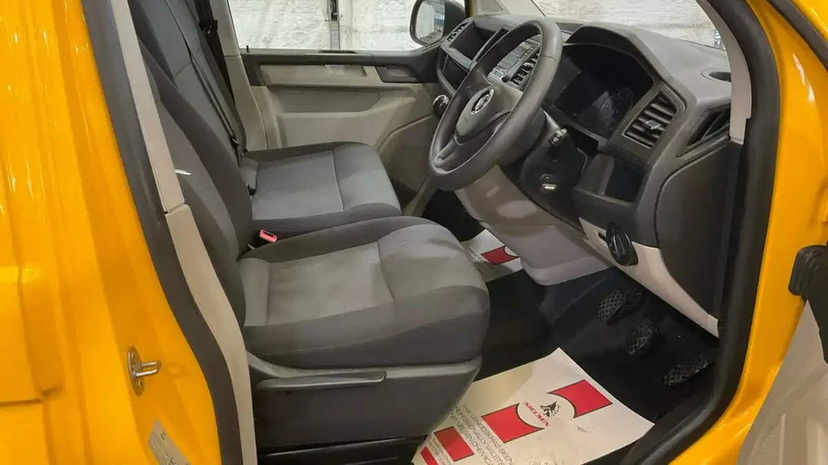 2019-volkswagen-transporter-20tdi-t32-startline-bmt-swb-4motion-150pseu6dt-e-panel-van-big-2