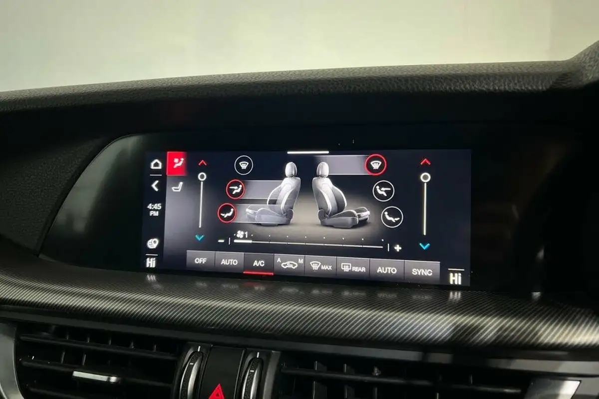 2022-alfa-romeo-stelvio-20-veloce-big-33