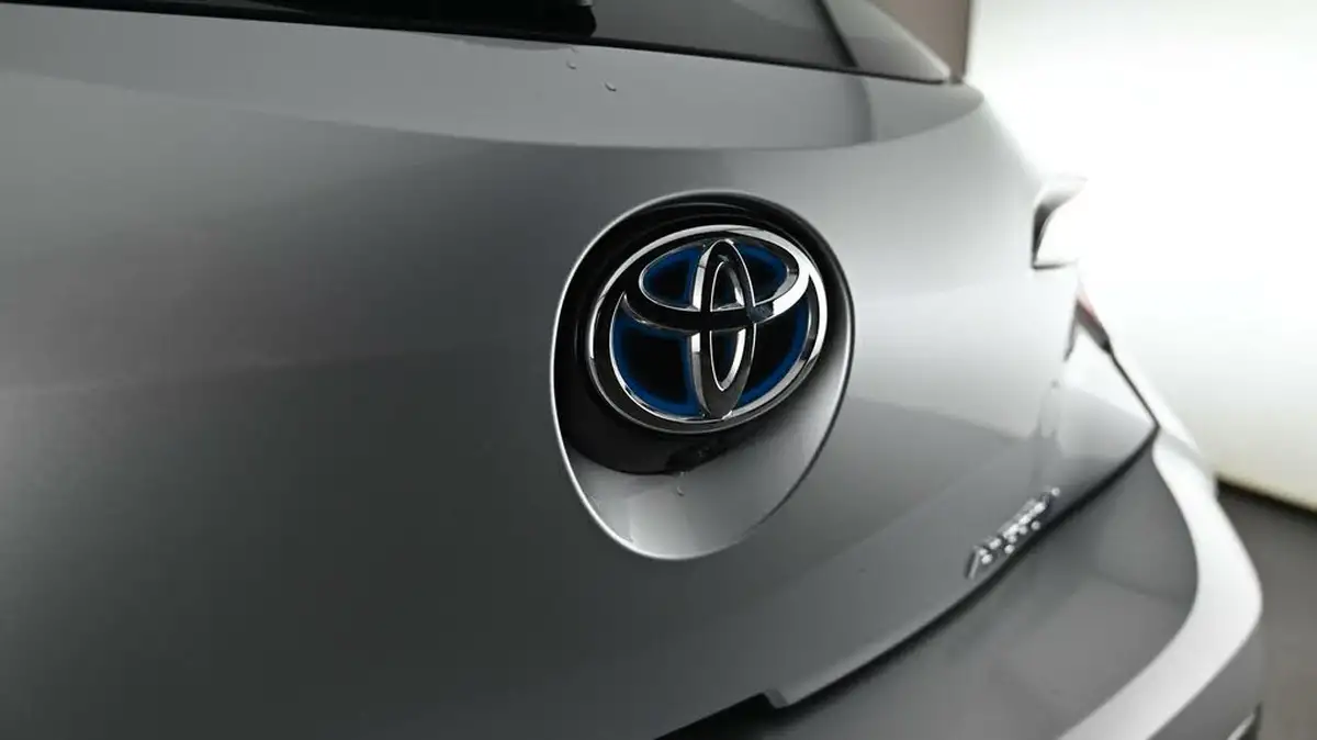 2023-toyota-corolla-18-vvt-i-icon-120bhp-trk-hatchback-5d-big-20
