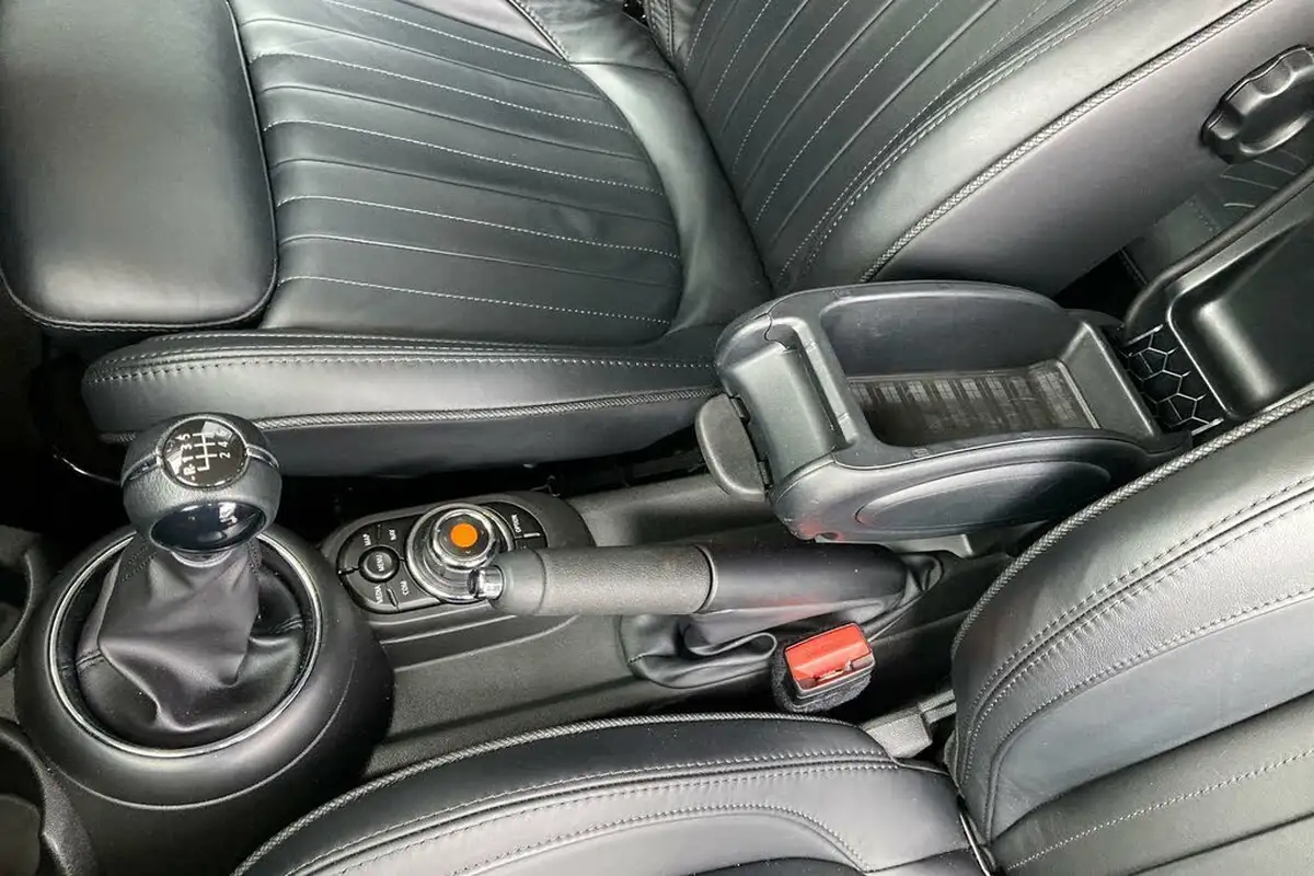2018-mini-cooper-20-cooper-s-exclusive-ss-hatchback-3d-big-15