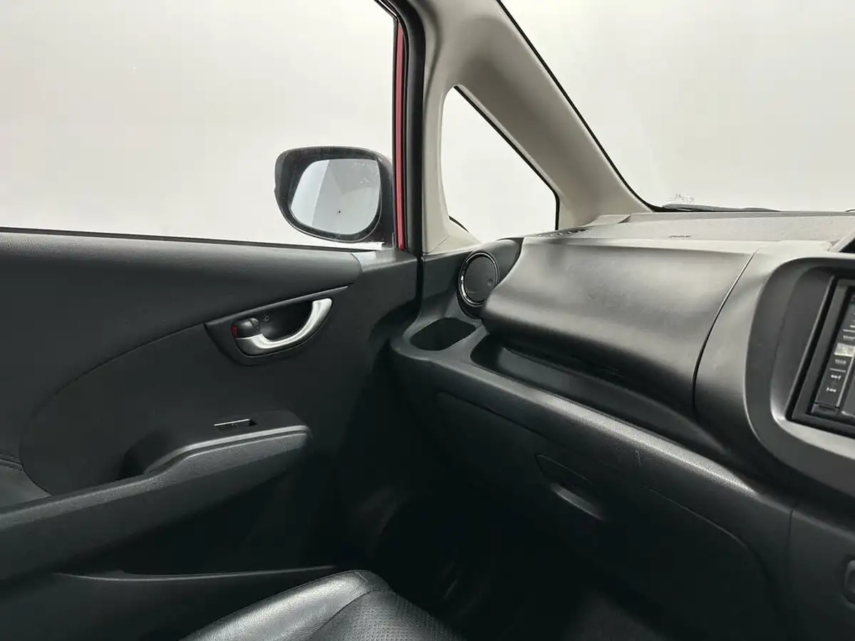 2015-honda-jazz-13-hx-big-20