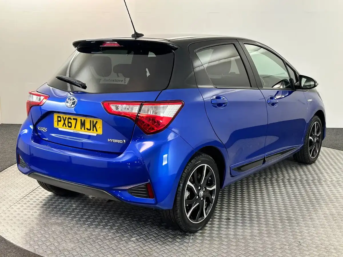2017-toyota-yaris-15-vvt-i-yellow-bi-tone-limited-edition-hybrid-big-4