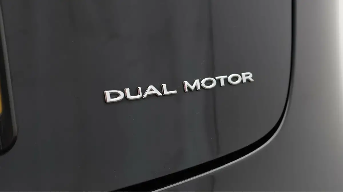 2022-tesla-model-3-e-long-range-big-21