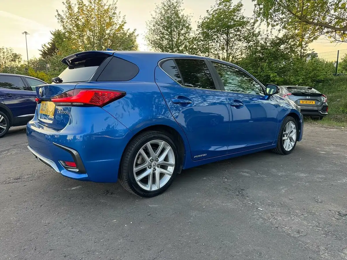 2017-lexus-ct-200h-18-luxury-big-3