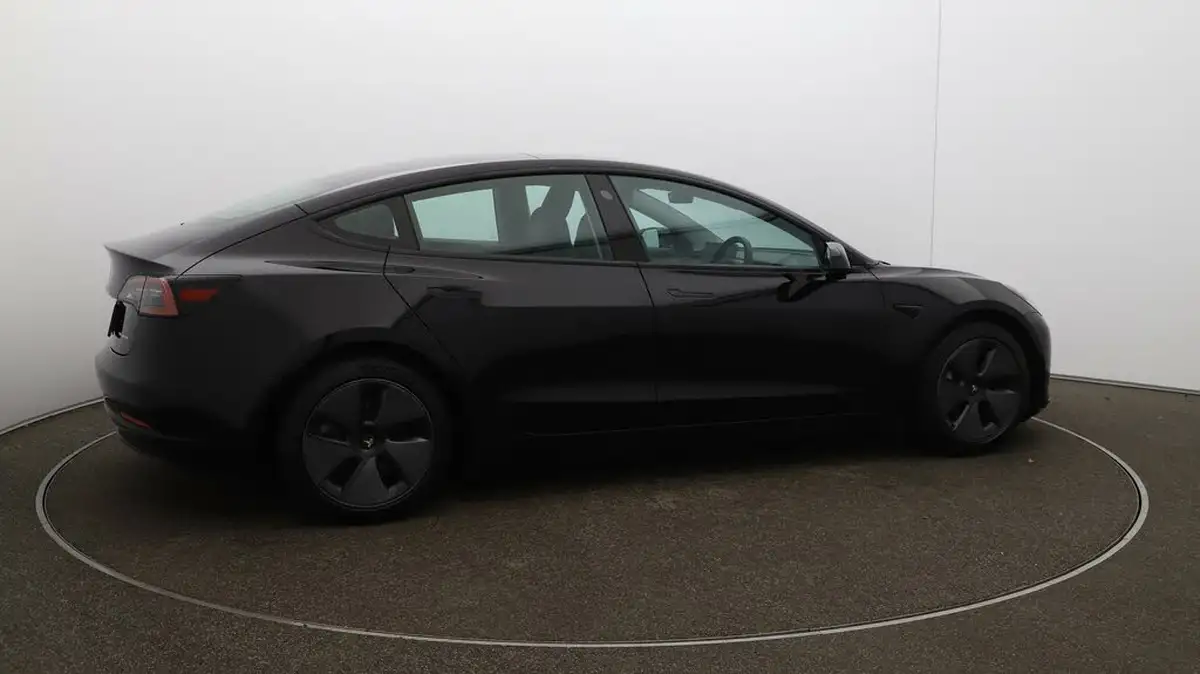 2022-tesla-model-3-e-long-range-big-42