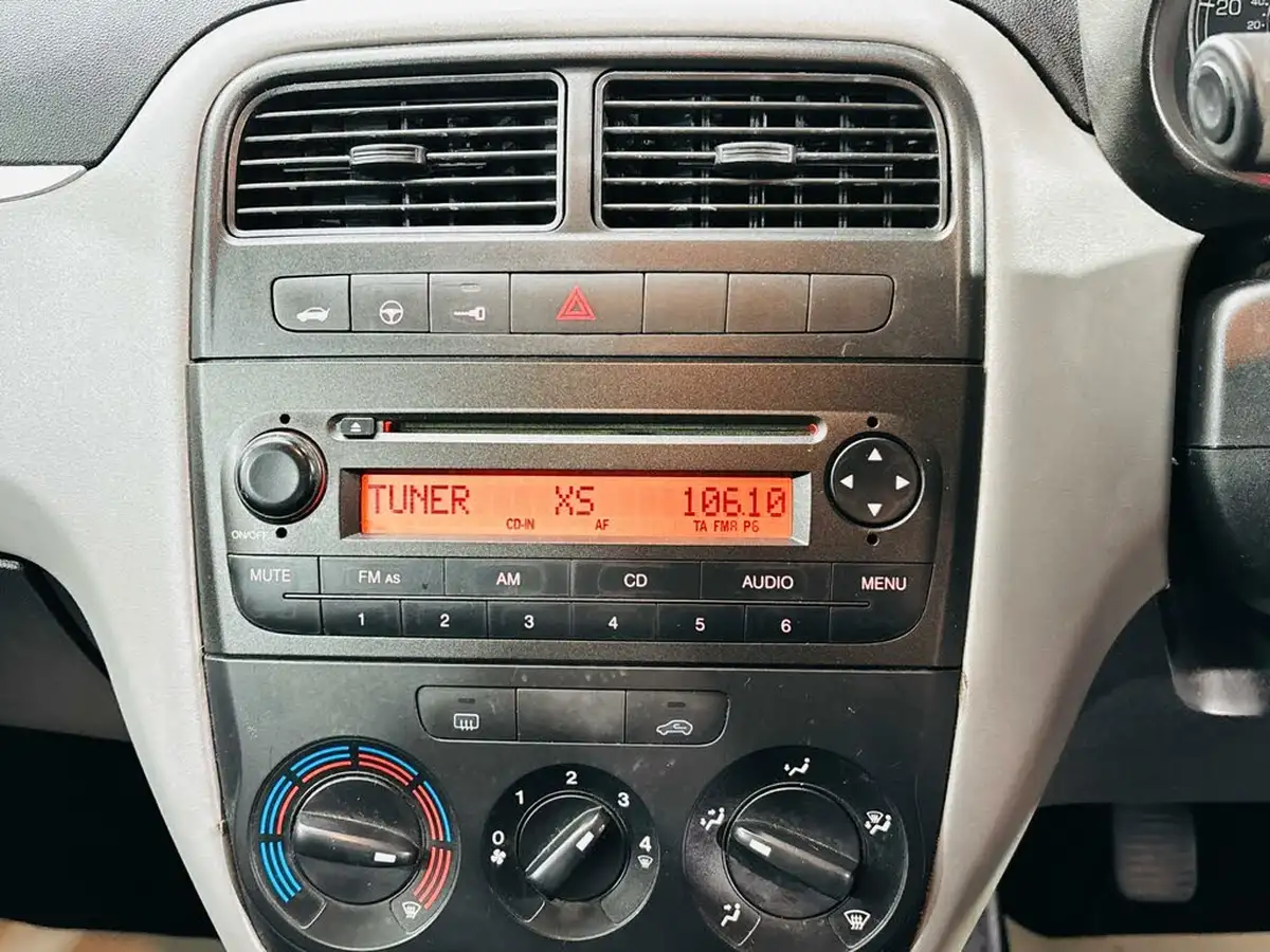 2008-fiat-grande-punto-12-active-white-big-14