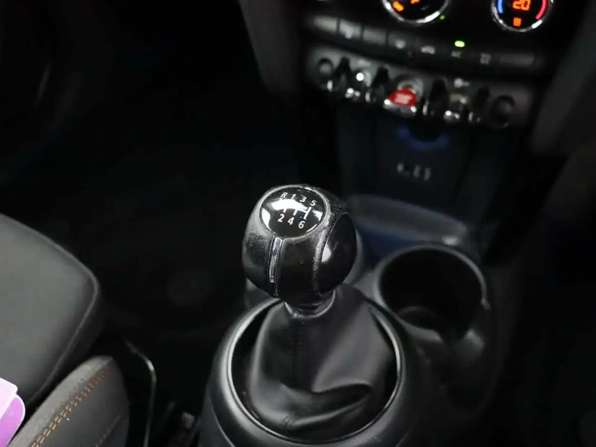 2017-mini-cooper-15-cooper-seven-5d-big-16
