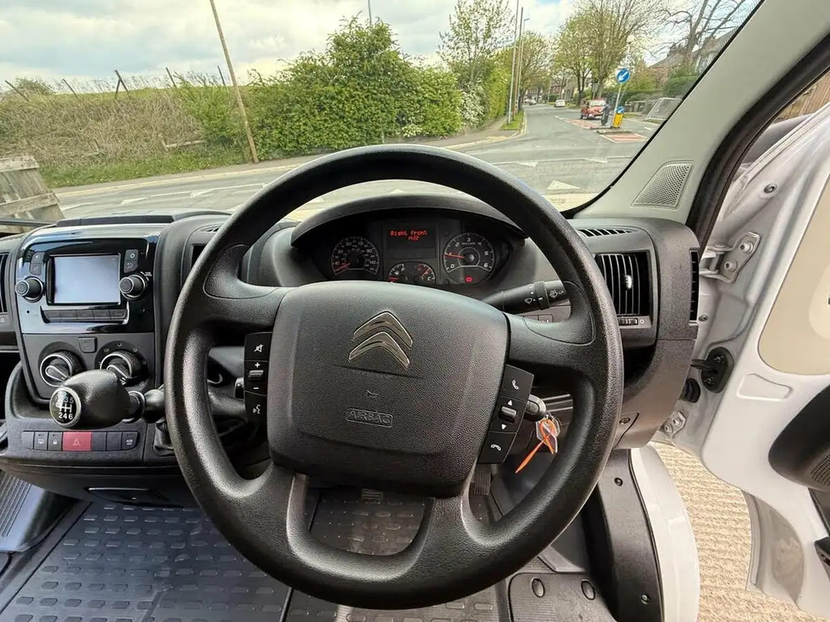 2022-citroen-relay-22bluehdi-35-l2h2-enterprise-big-23