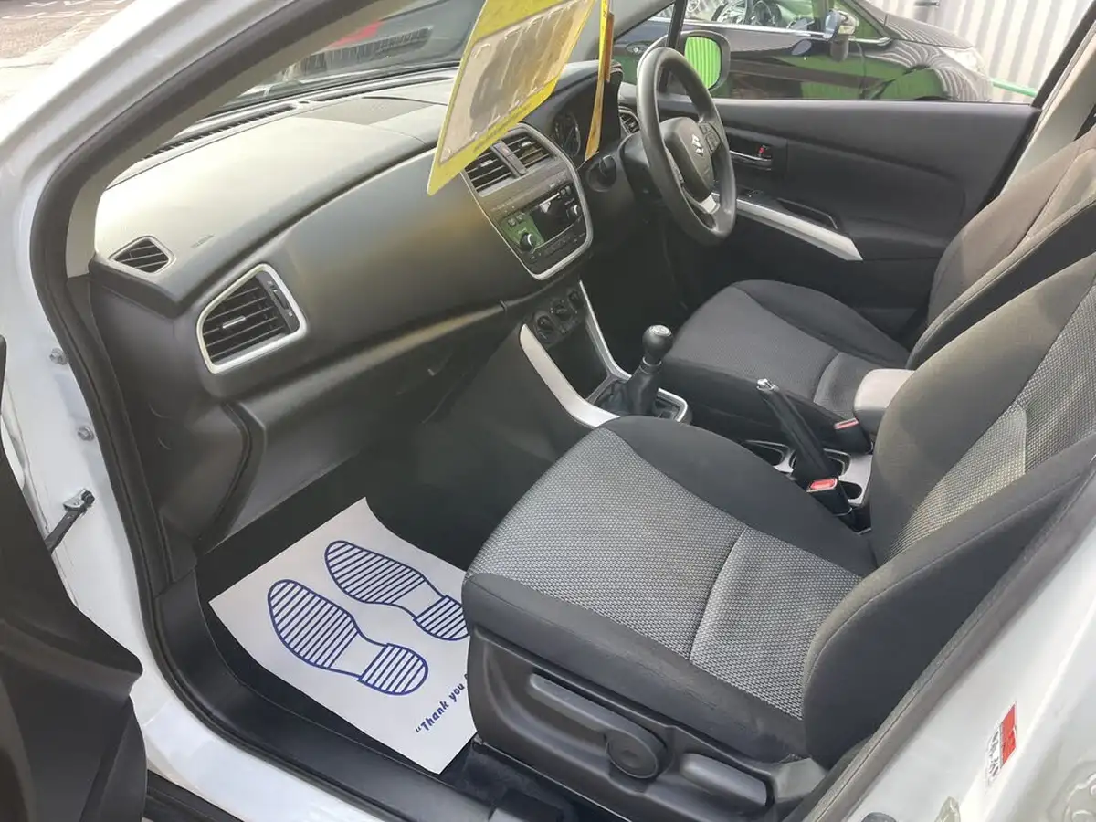 2015-suzuki-s-cross-16-sz3-big-11