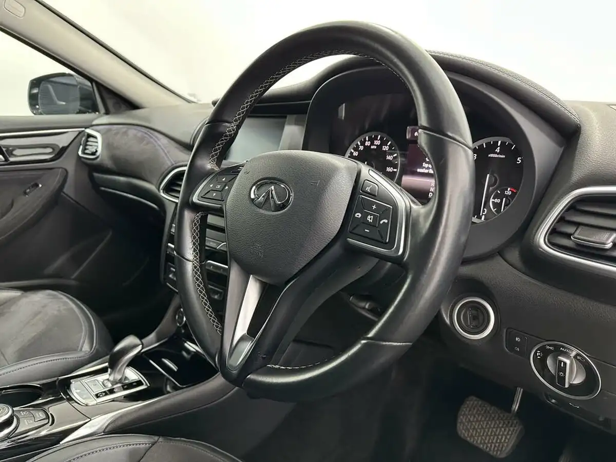 2017-infiniti-q30-22d-business-executive-big-8