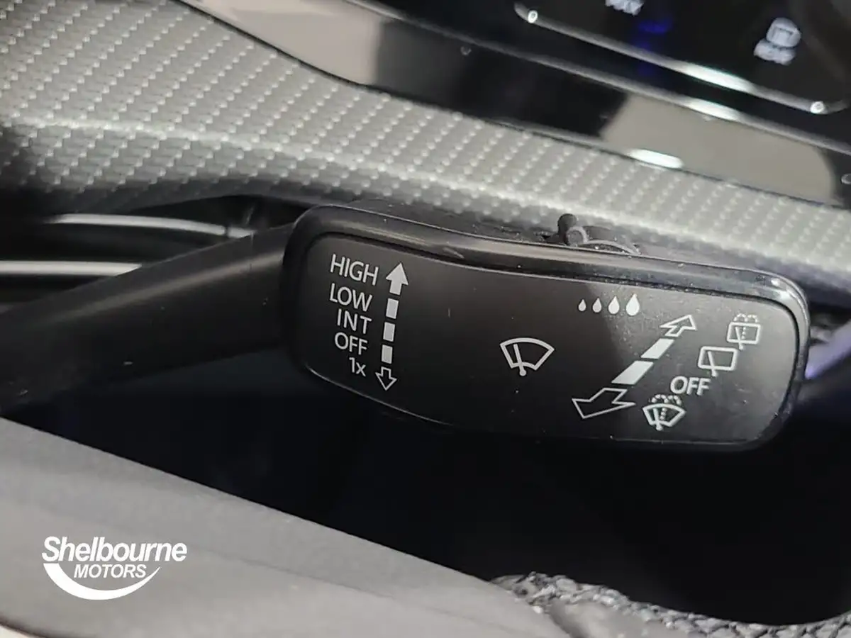 2021-volkswagen-golf-15-tsi-r-line-130ps-hatchback-big-30
