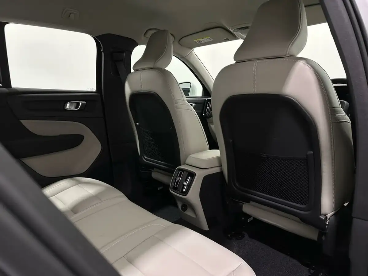 2019-volvo-xc40-20td-d3-inscription-big-35