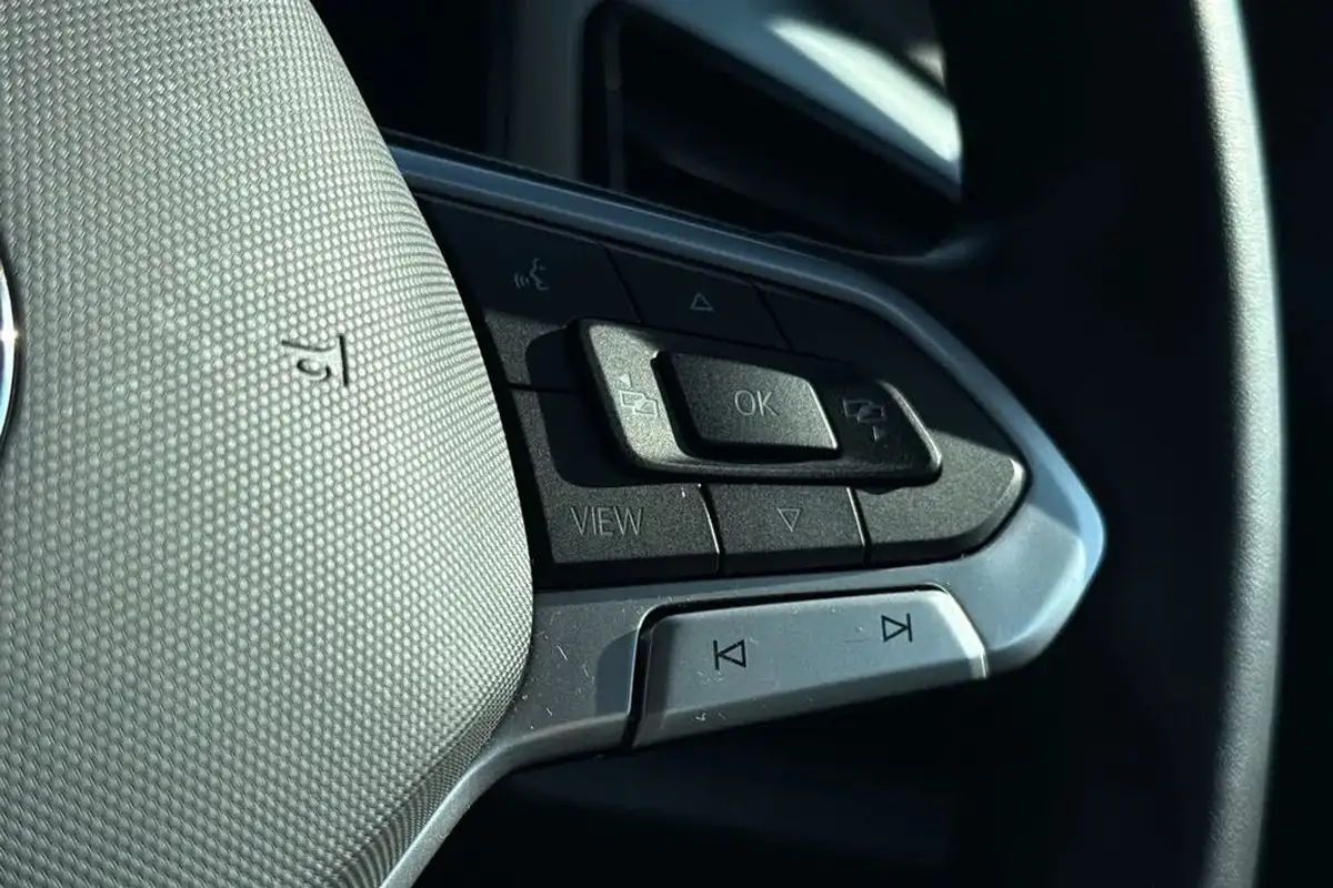 2022-volkswagen-t-roc-10-tsi-life-big-51