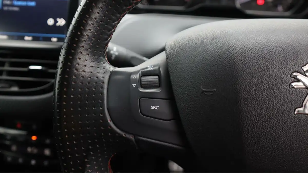 2019-peugeot-208-12-puretech-gt-line-110bhp-big-25