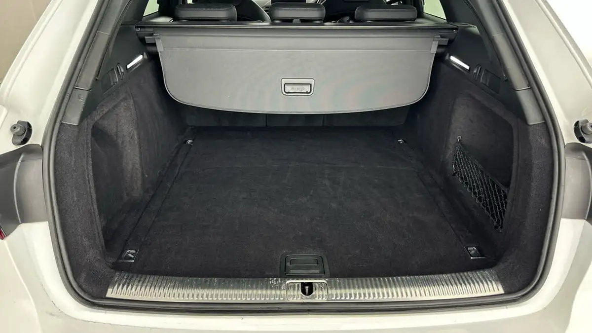 2021-audi-a4-avant-20-35-tfsi-black-edition-s-tronic-big-14