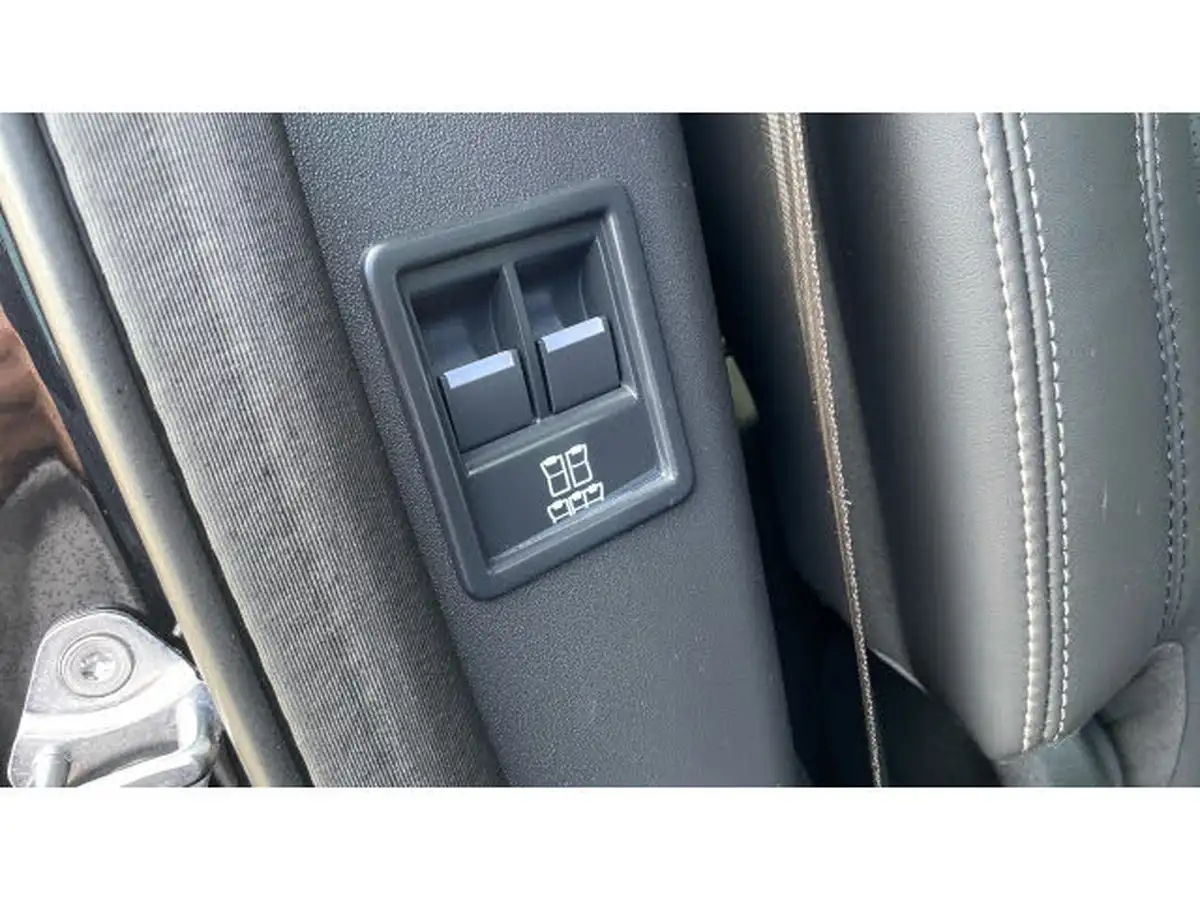 2025-land-rover-discovery-30-d350-metropolitan-edition-big-43