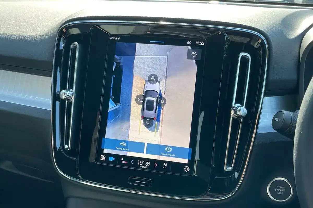 2023-volvo-xc40-20-b3-plus-big-3