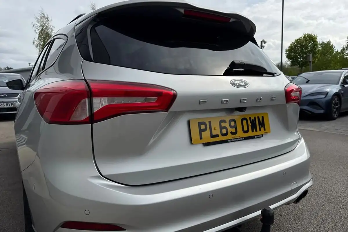 2019-ford-focus-20-st-line-x-estate-auto-big-7