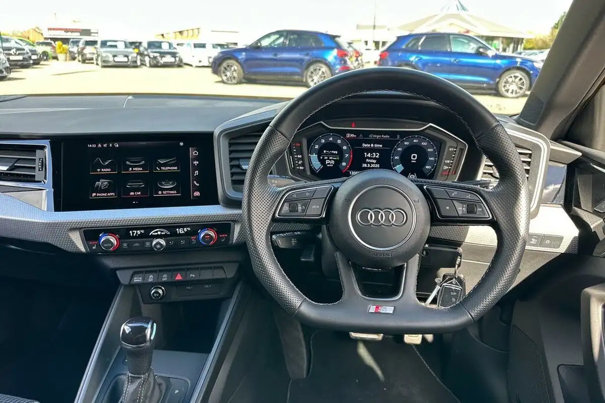 2022-audi-a1-15-35-tfsi-black-edition-big-14