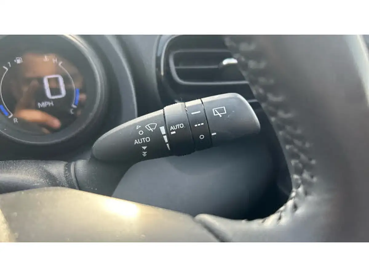 2022-toyota-yaris-15-vvt-i-design-big-26