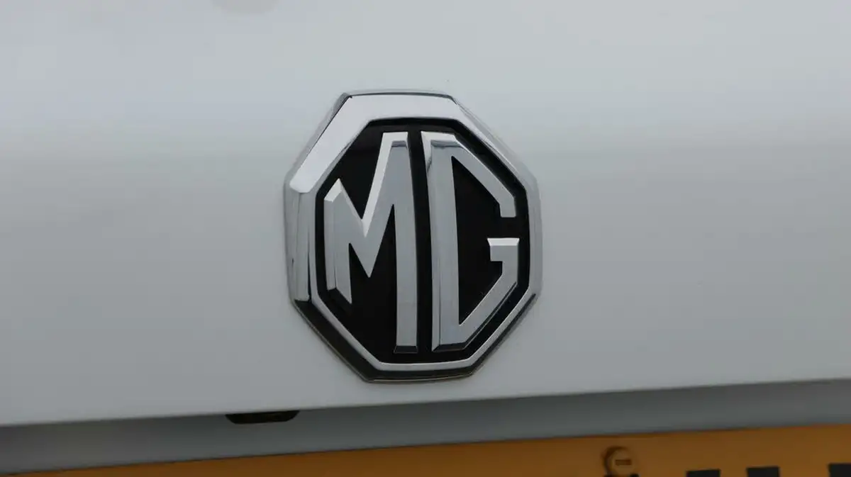 2022-mg-hs-15t-gdi-exclusive-162ps-big-22