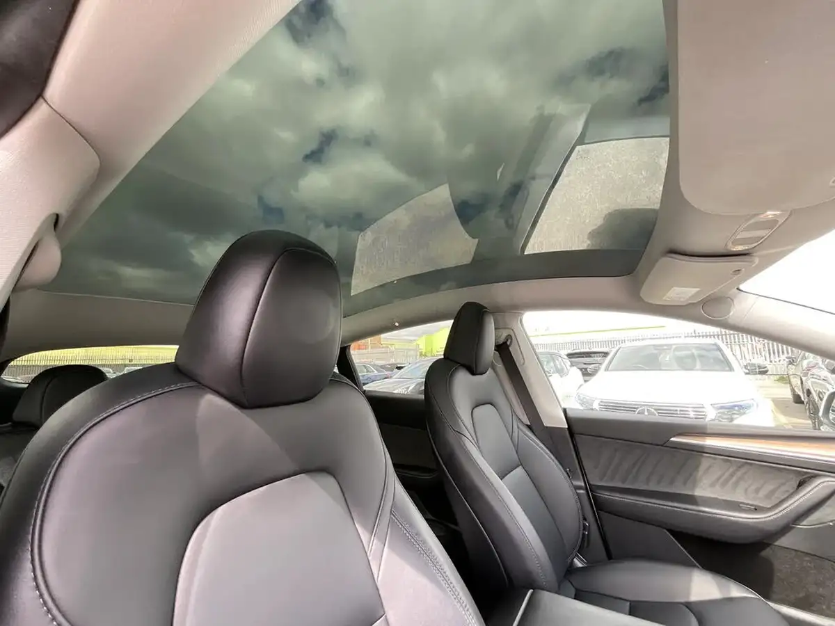 2024-tesla-model-y-e-rwd-big-36