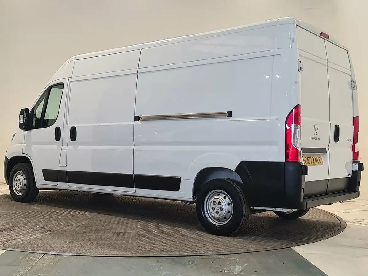 2022-peugeot-boxer-22-bluehdi-professional-335-l3-h2-panel-big-2