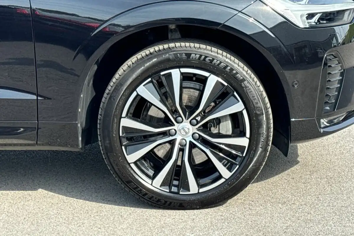 2023-volvo-xc60-20-b5-ultimate-big-4