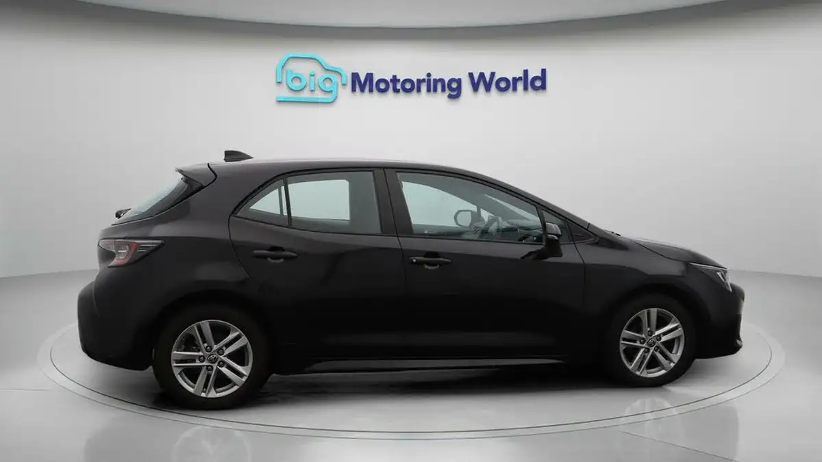 2022-toyota-corolla-18-vvt-i-icon-120bhp-trk-hatchback-5d-big-8